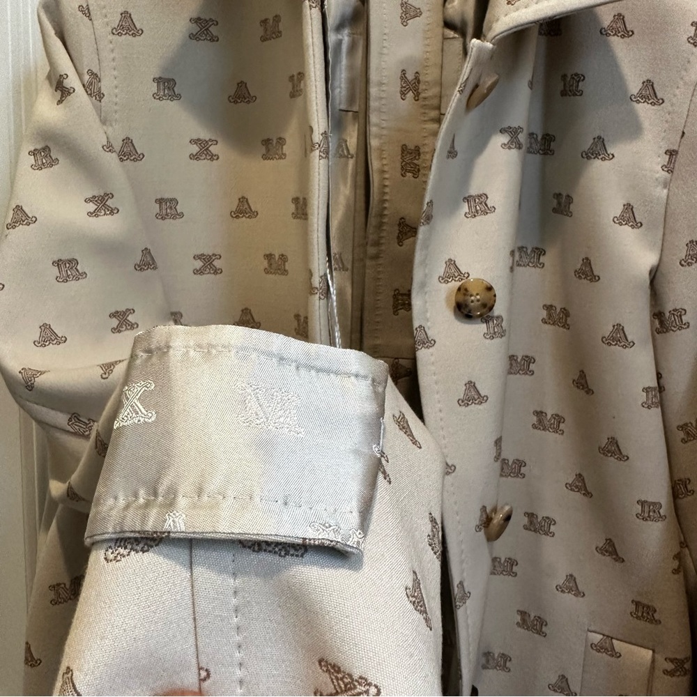 SOLD! MAX MARA FULL LOGO TRENCH COAT SIZE: US6 IT40 NEW WITH TAG FALL/WINTER - Picture 15 of 16